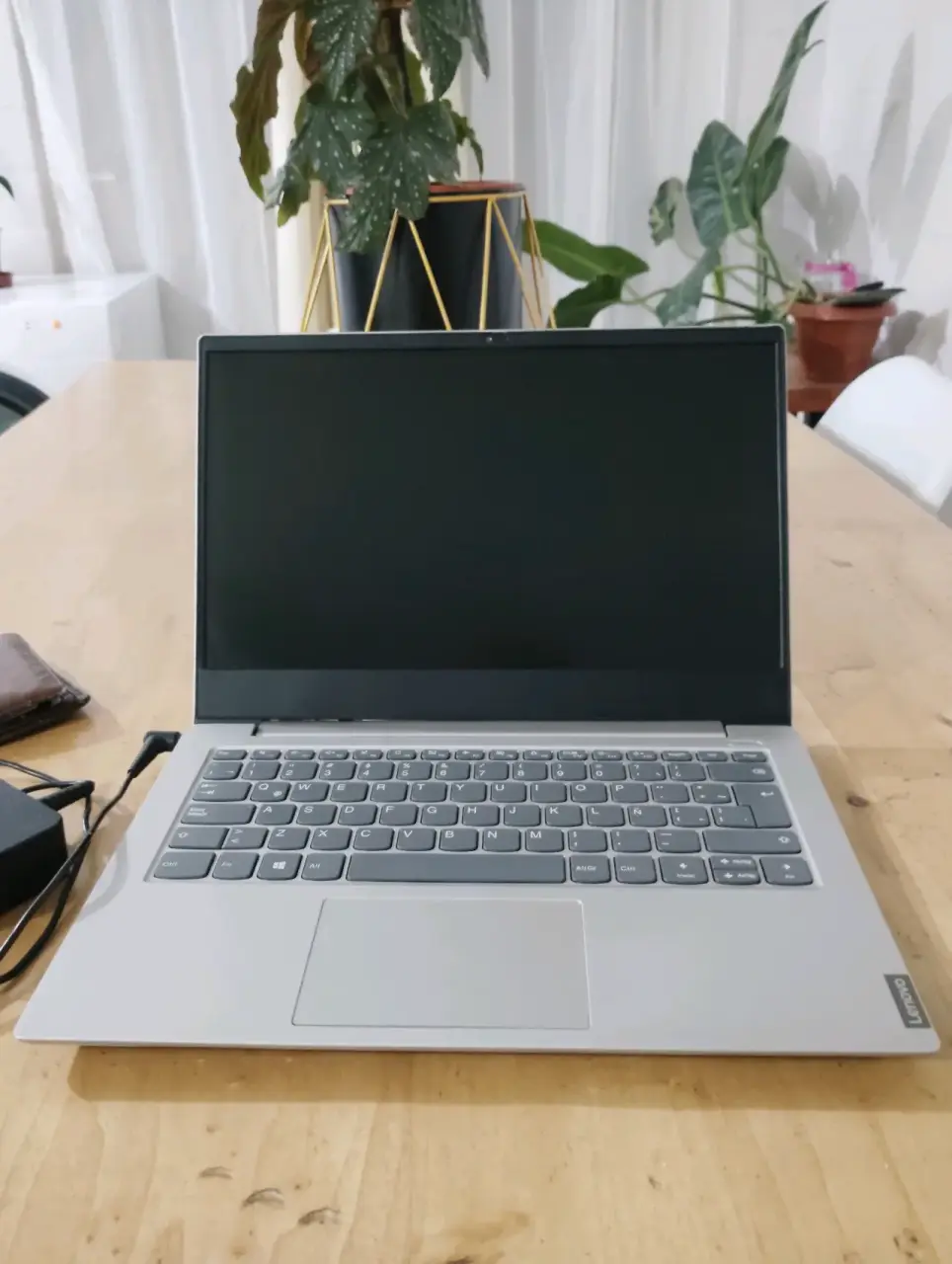 Notebook portátil en buen estado - miniatura 4