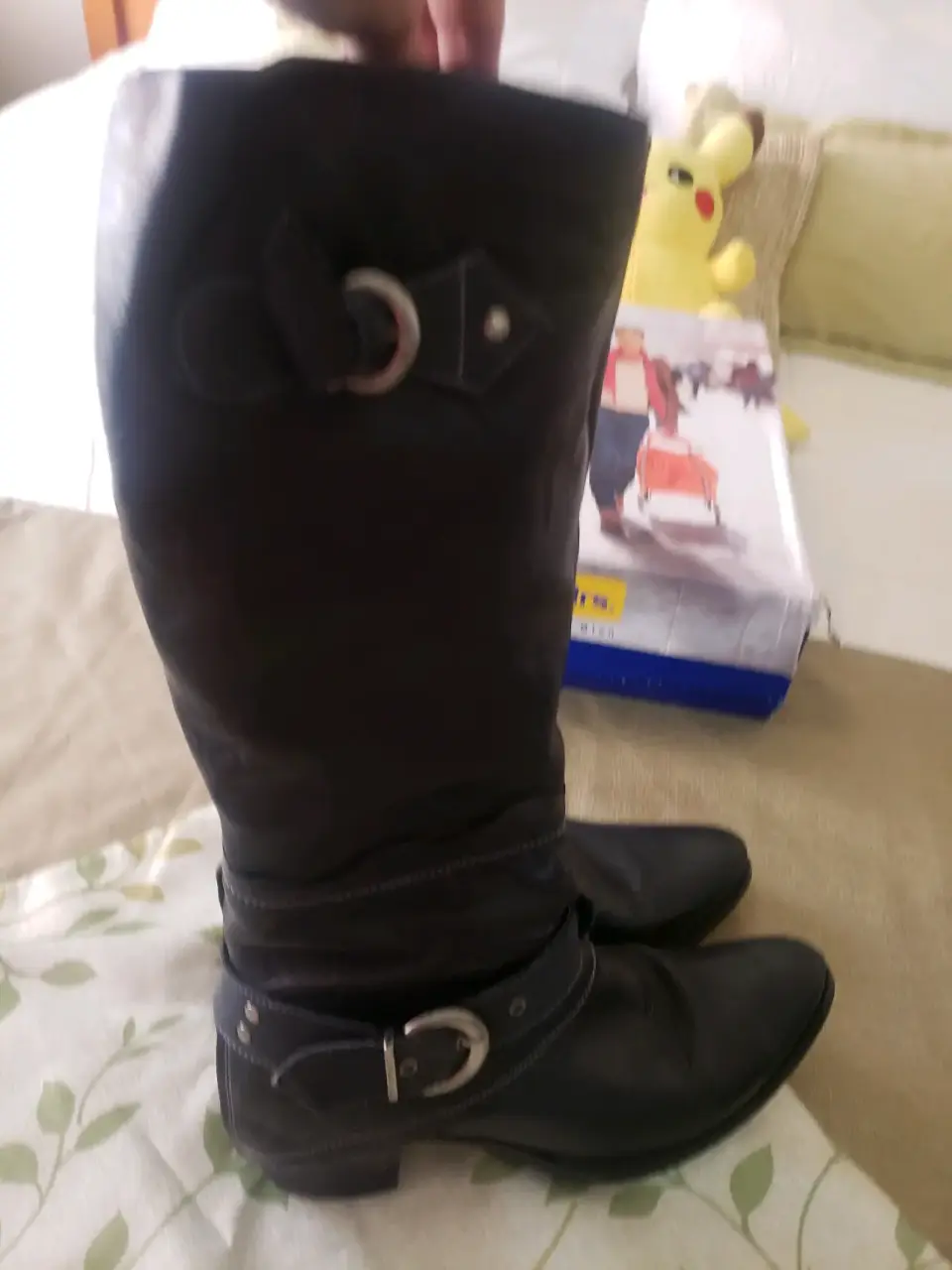 Botas negras con hebillas - miniatura 4