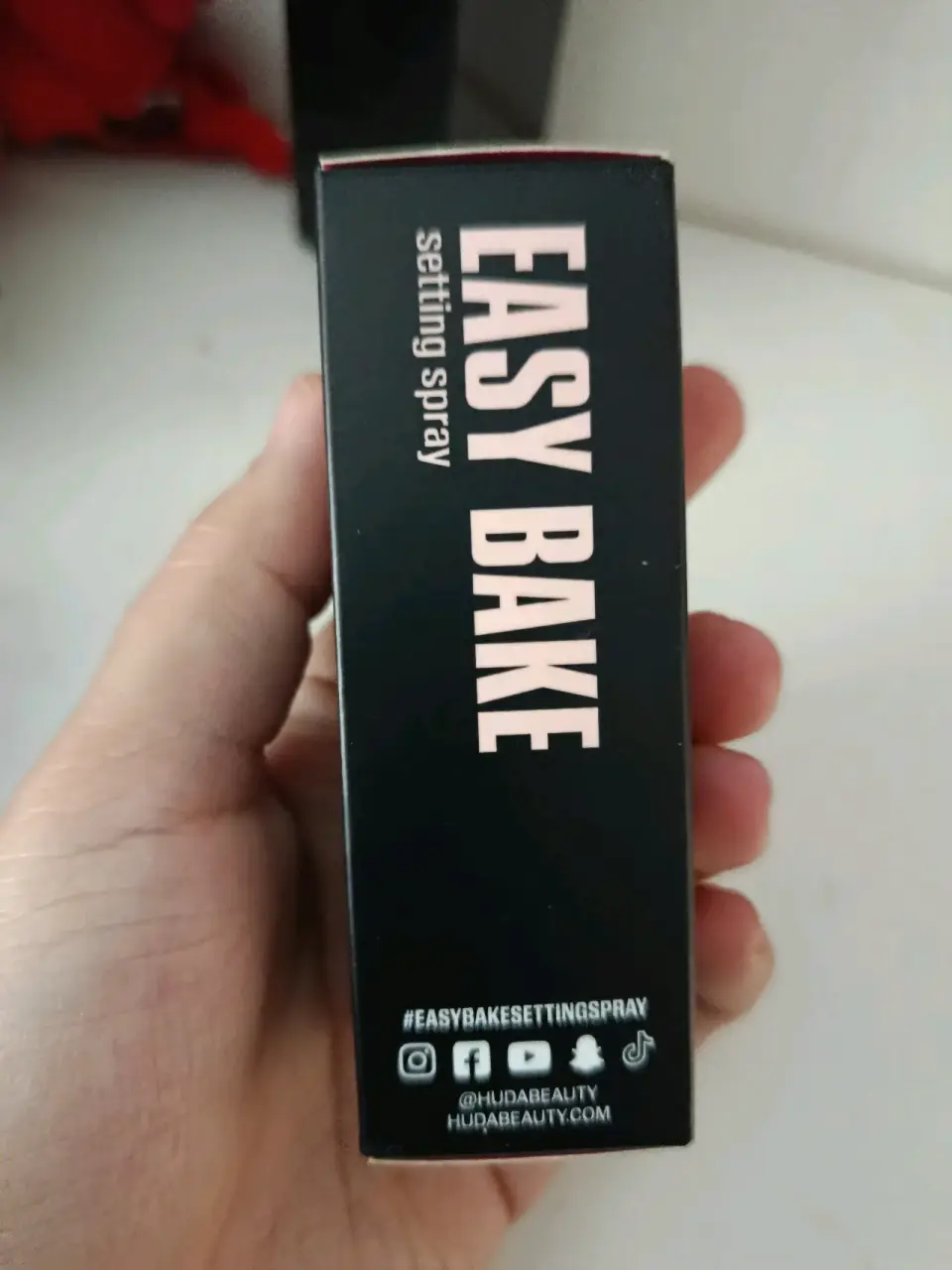 Spray fijador huda Beauty.