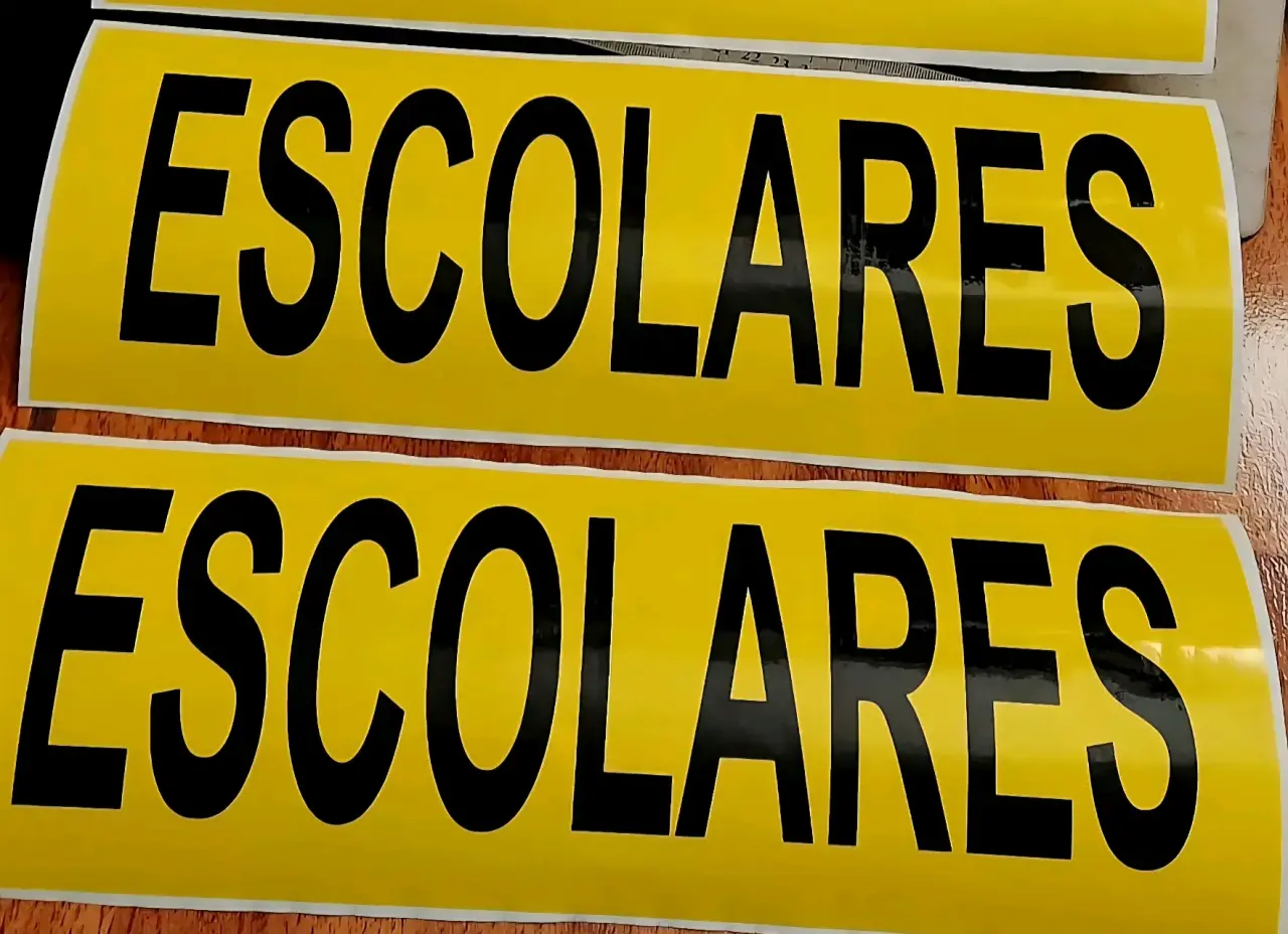 Adhesivos escolares amarillos