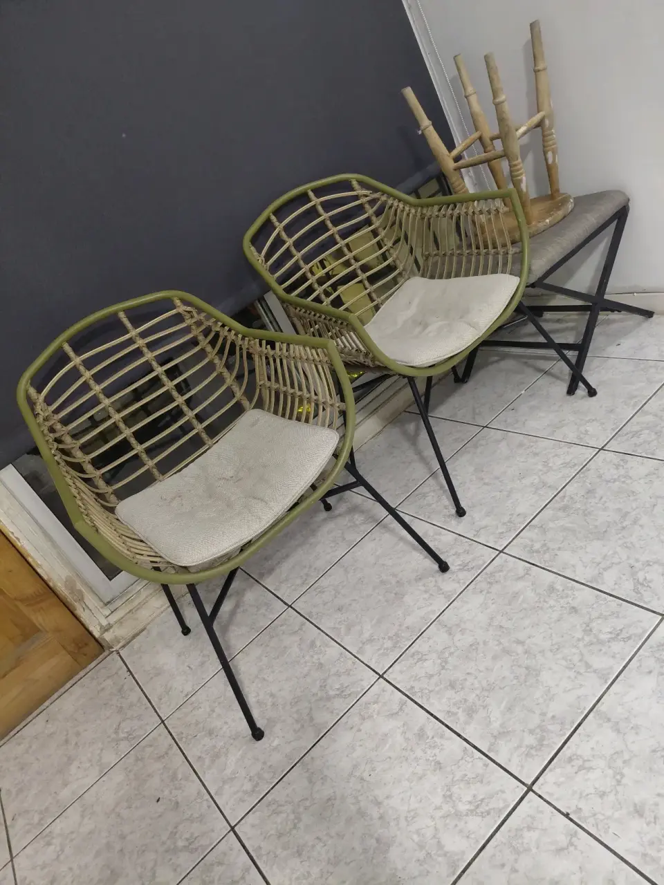 Sillas de mimbre con cojines