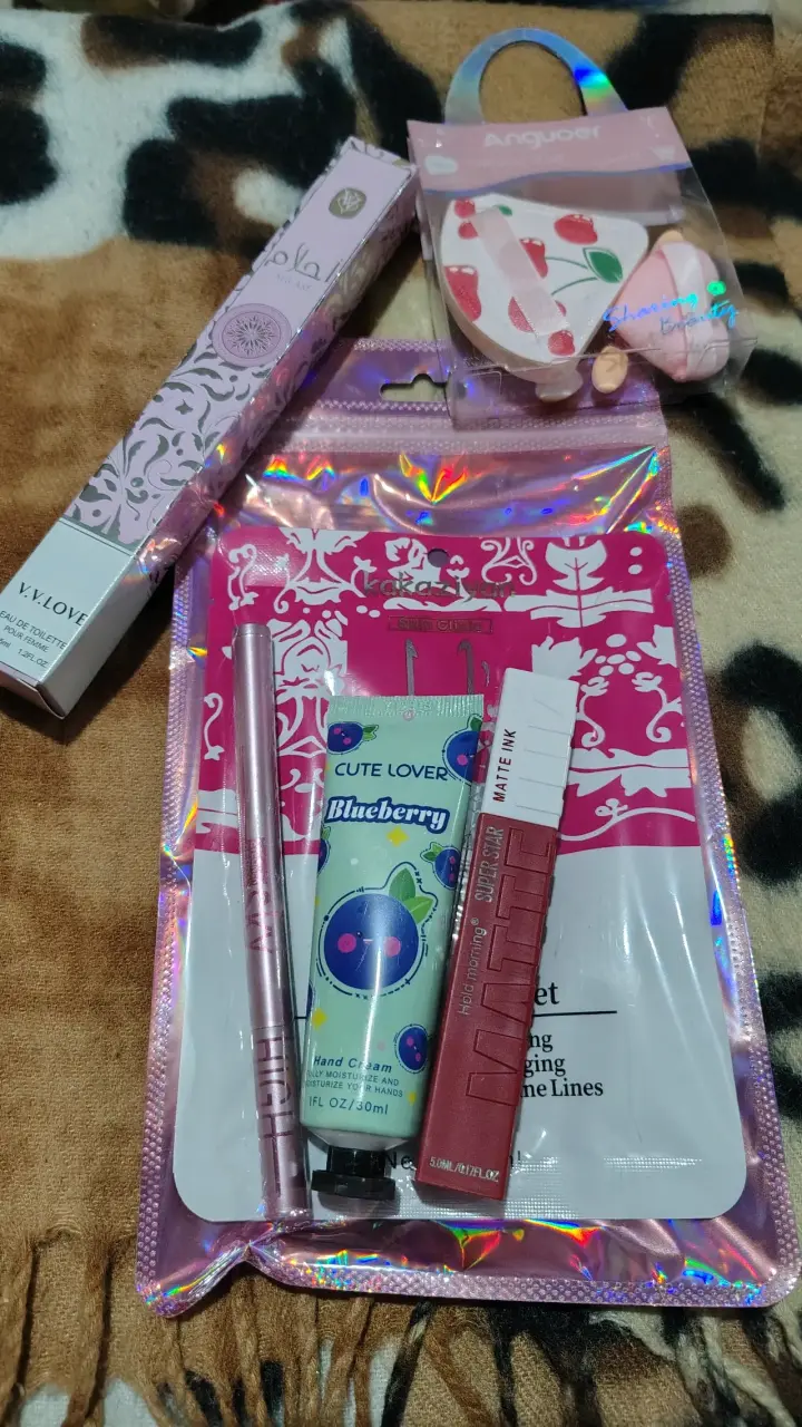 Set de cosméticos variados - miniatura 1