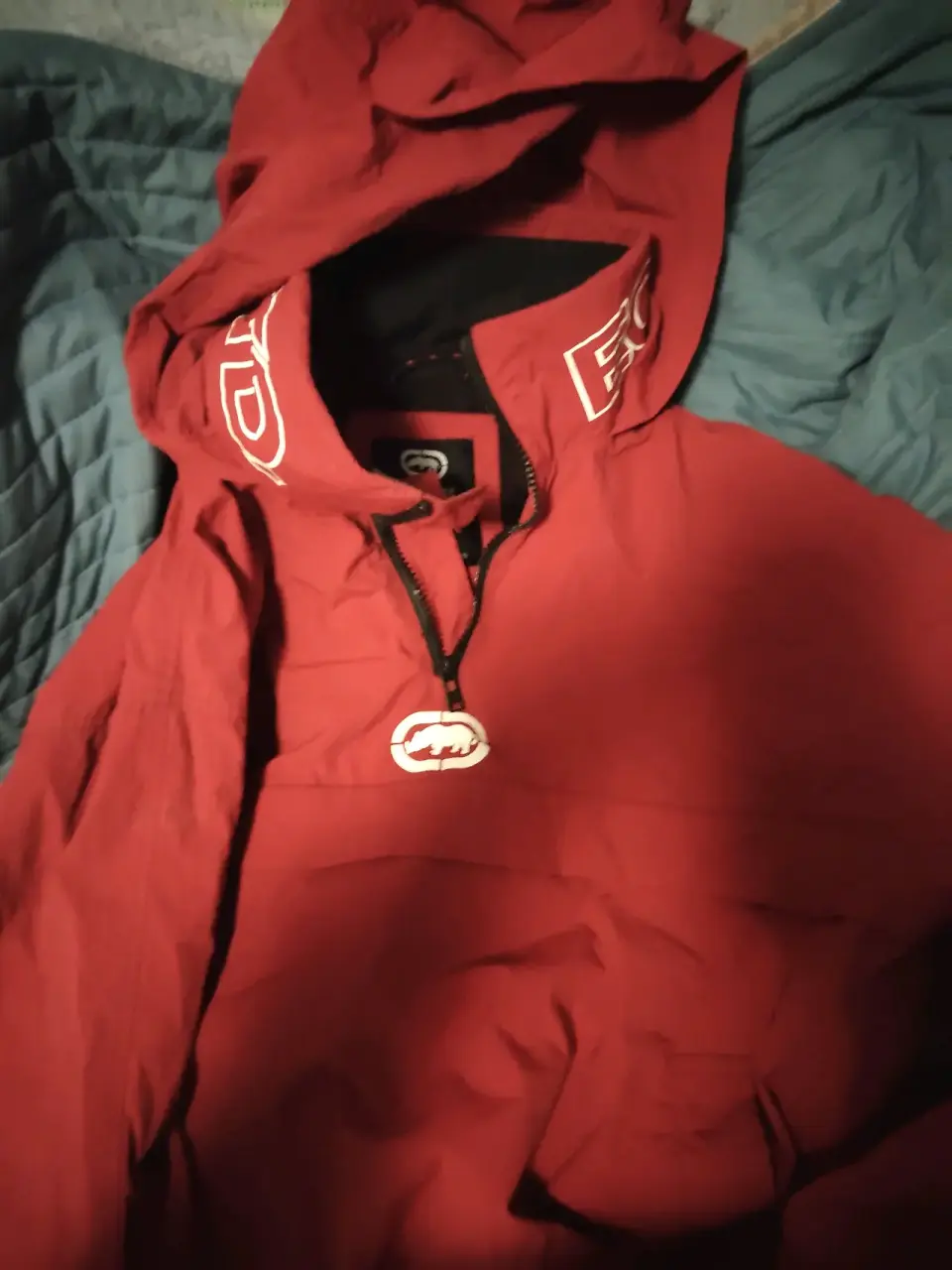 Chaqueta roja con capucha marca ecko - miniatura 2