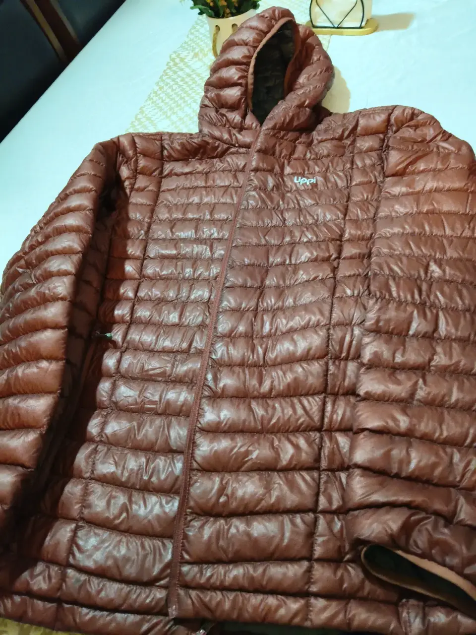 Chaqueta acolchada marrón con capucha - miniatura 1