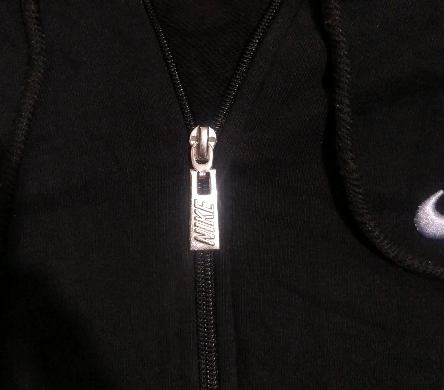 Polerón negro con capucha Nike - miniatura 2