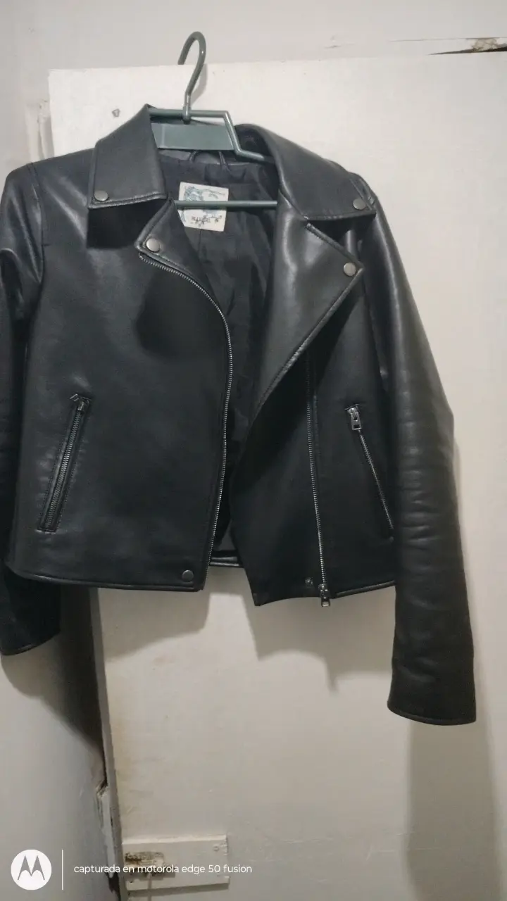 Chaqueta de cuero negra - miniatura 2