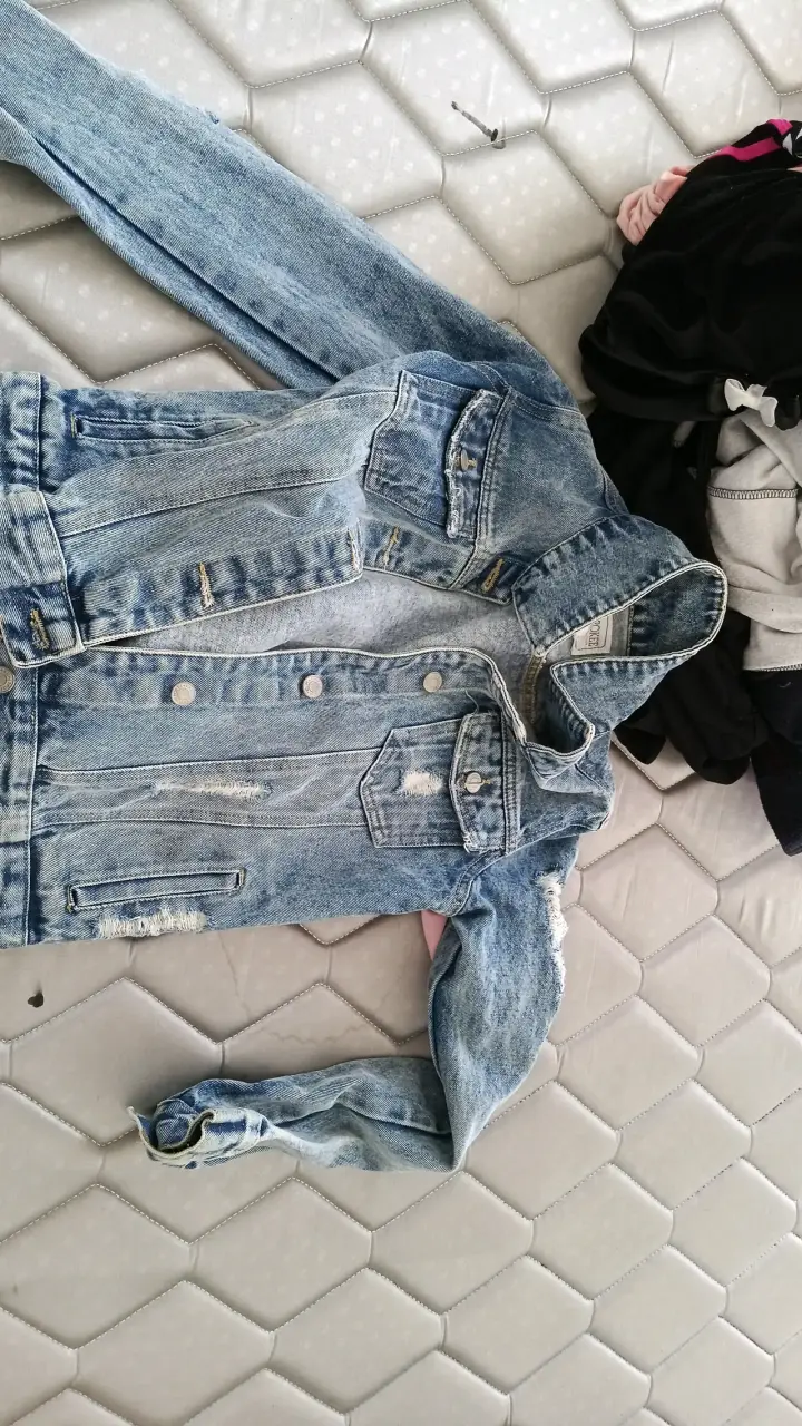 Chaqueta de mezclilla desgastada - miniatura 1