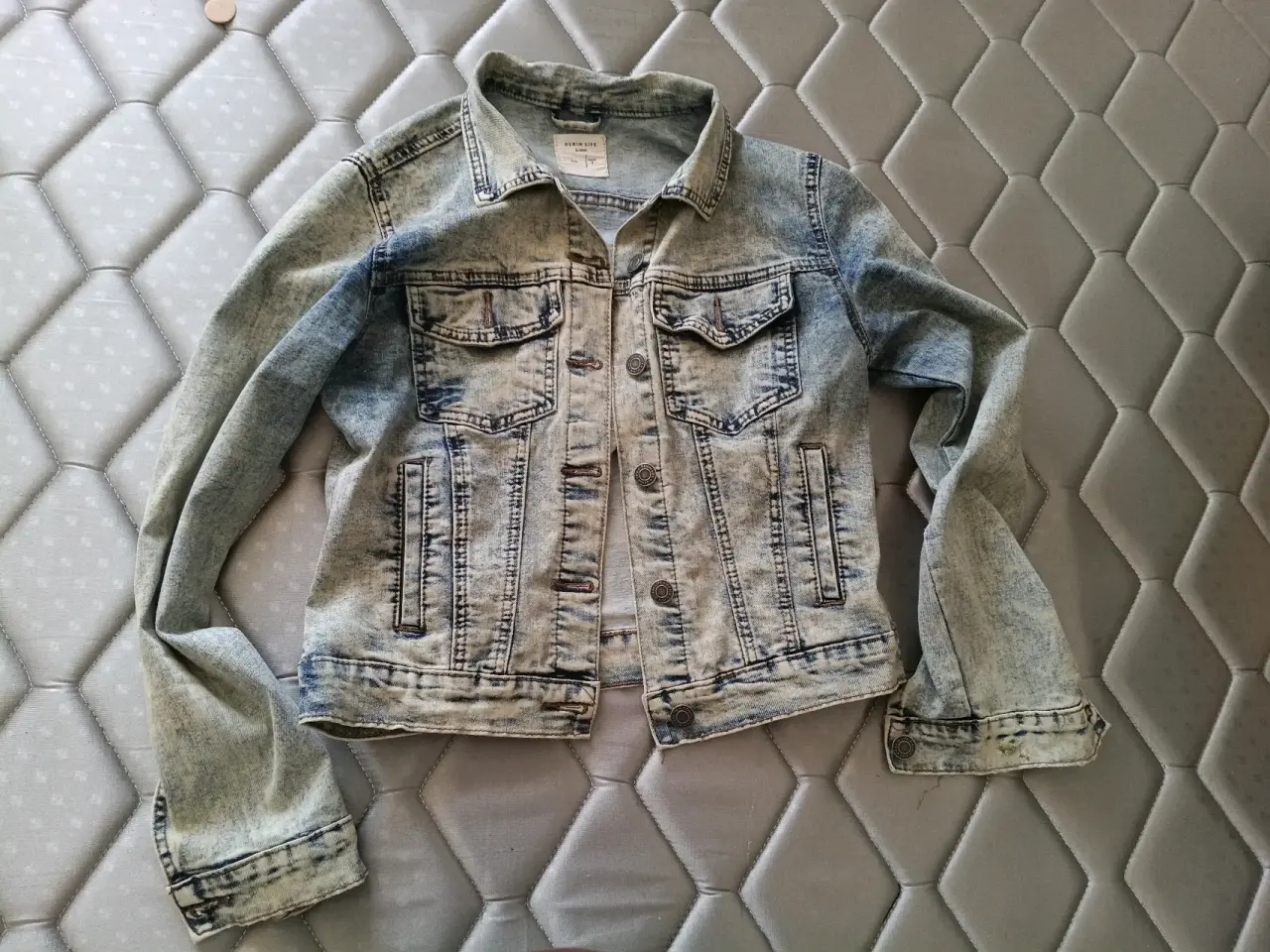 Chaqueta de mezclilla desgastada - miniatura 4