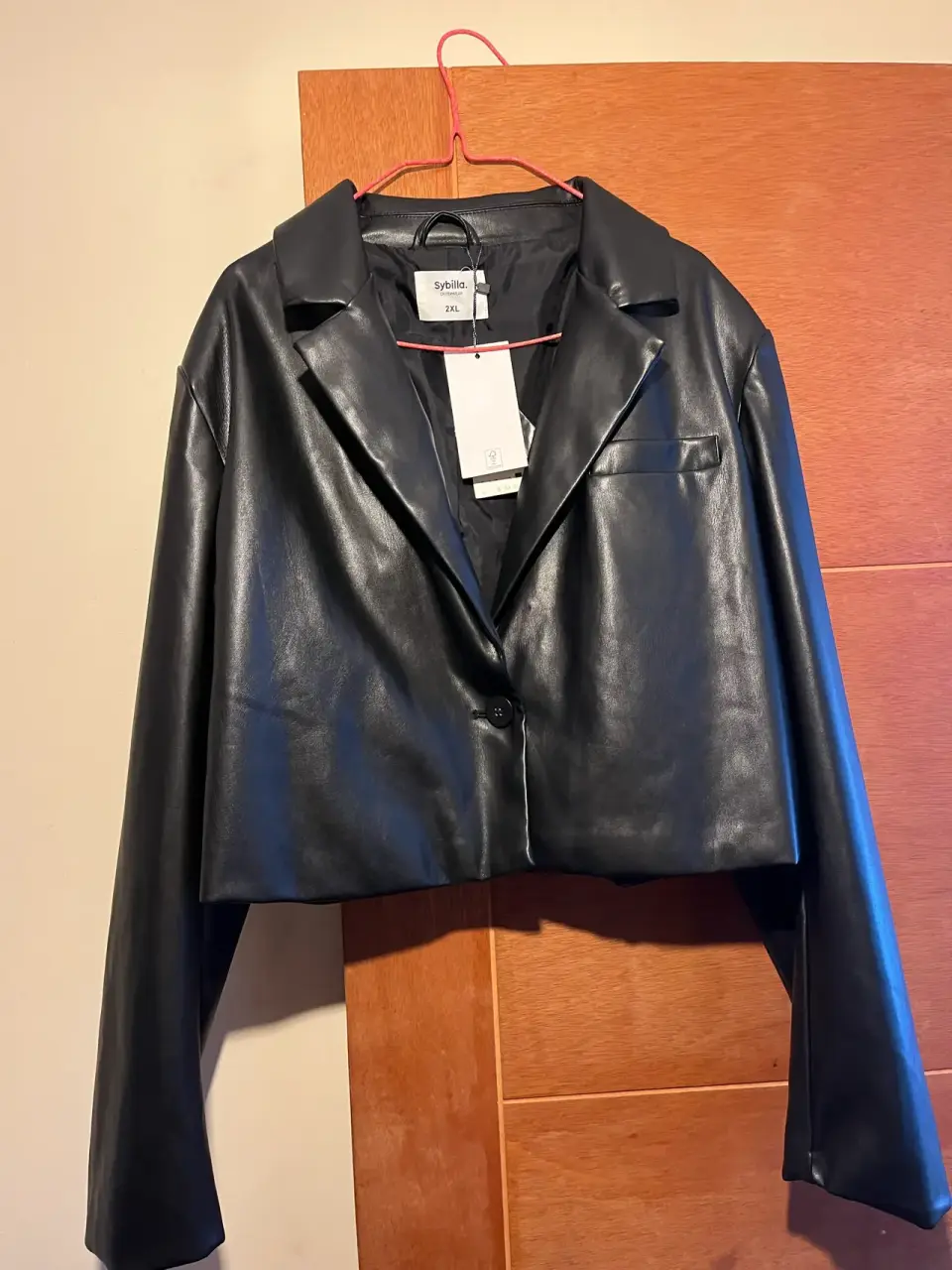 Chaqueta negra tipo blazer