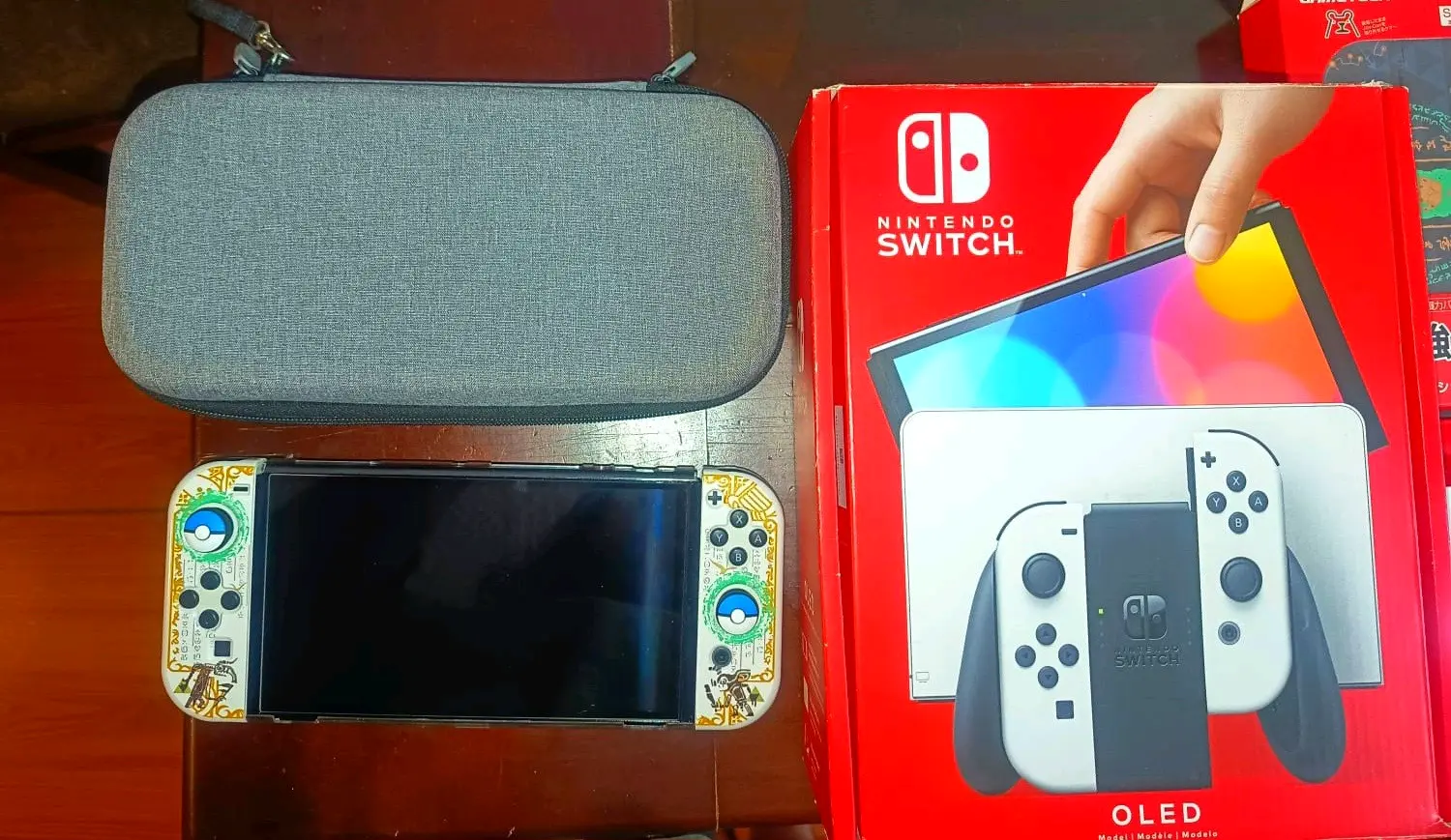 Nintendo Switch OLED con accesorios - miniatura 1