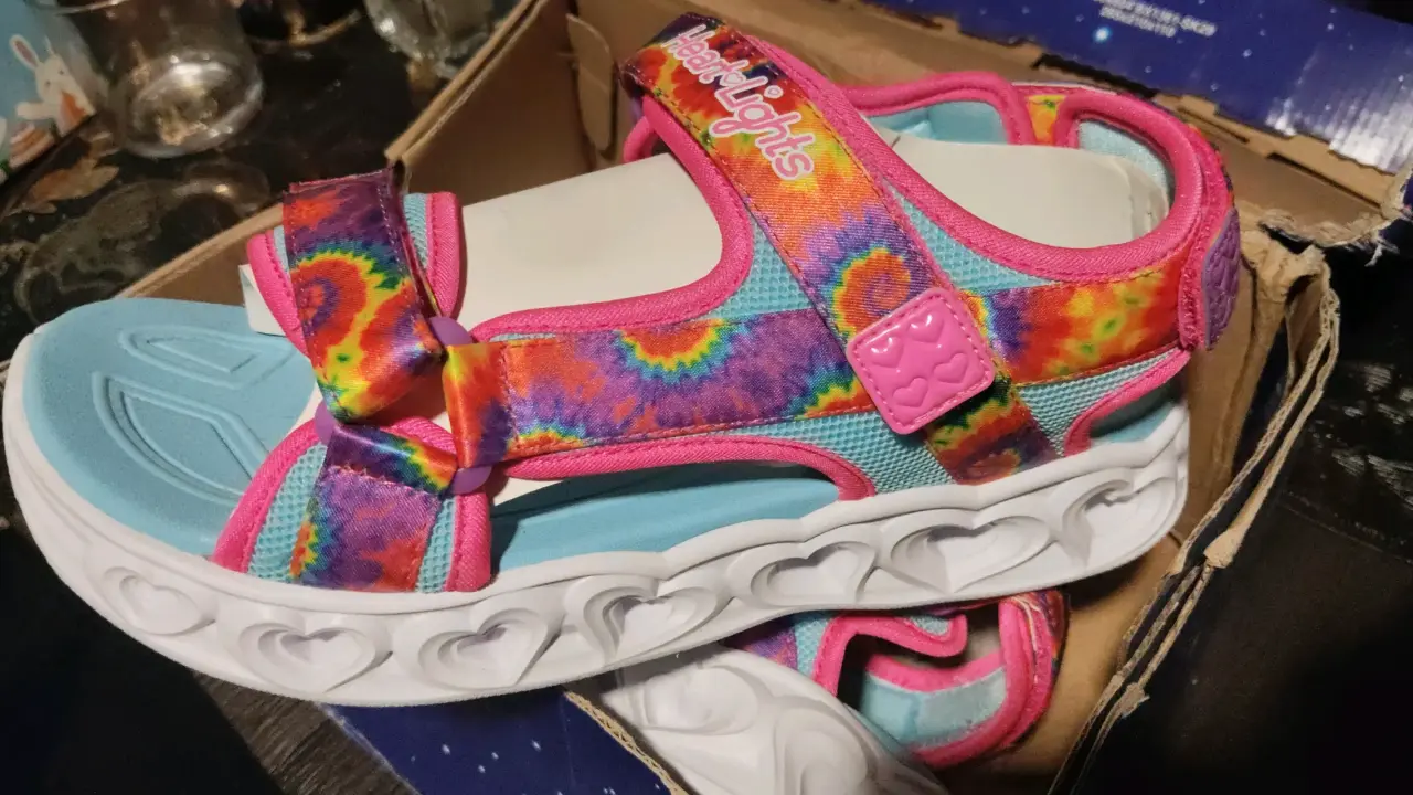 Sandalia y zapatillas - miniatura 1