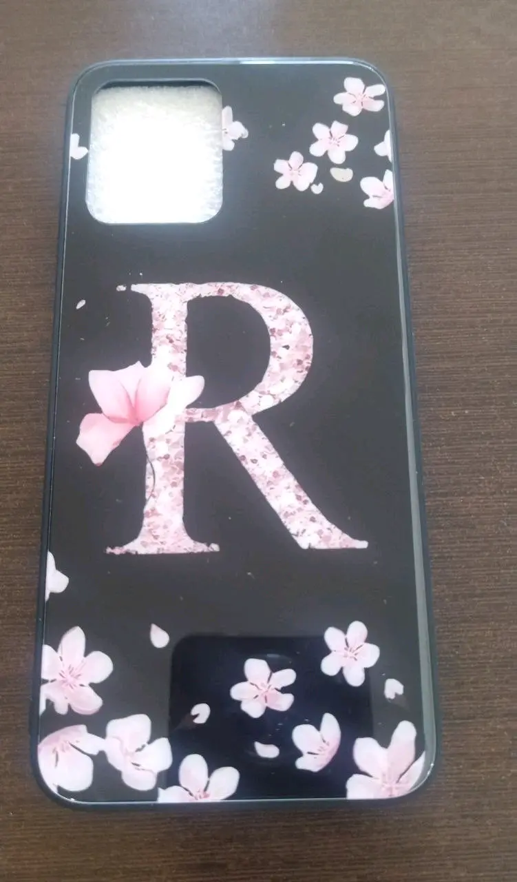 Funda de celular con flores y letra R