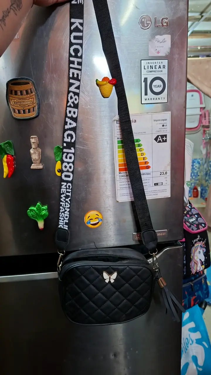 Cartera negra acolchada