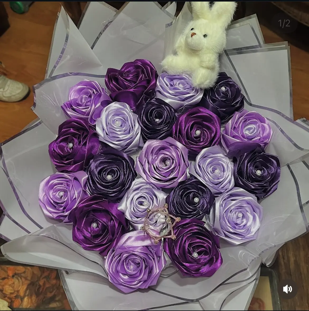 Ramo de rosas artificiales con peluche - miniatura 1