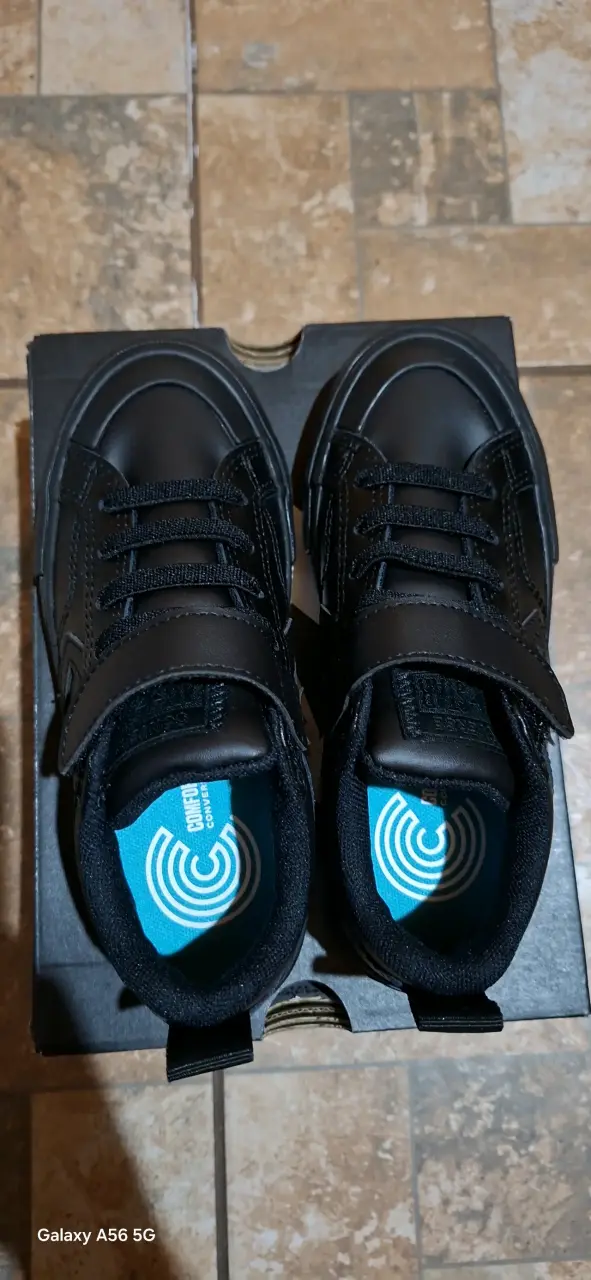 Zapatillas negras para niños - miniatura 1