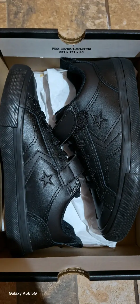 Zapatillas negras para niños - miniatura 2