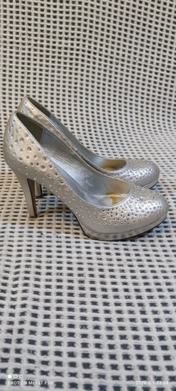 Zapatos de tacón plateados brillantes - miniatura 1