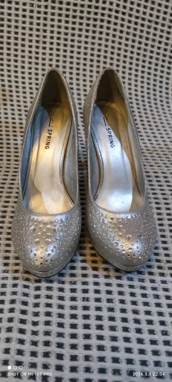 Zapatos de tacón plateados brillantes - miniatura 2