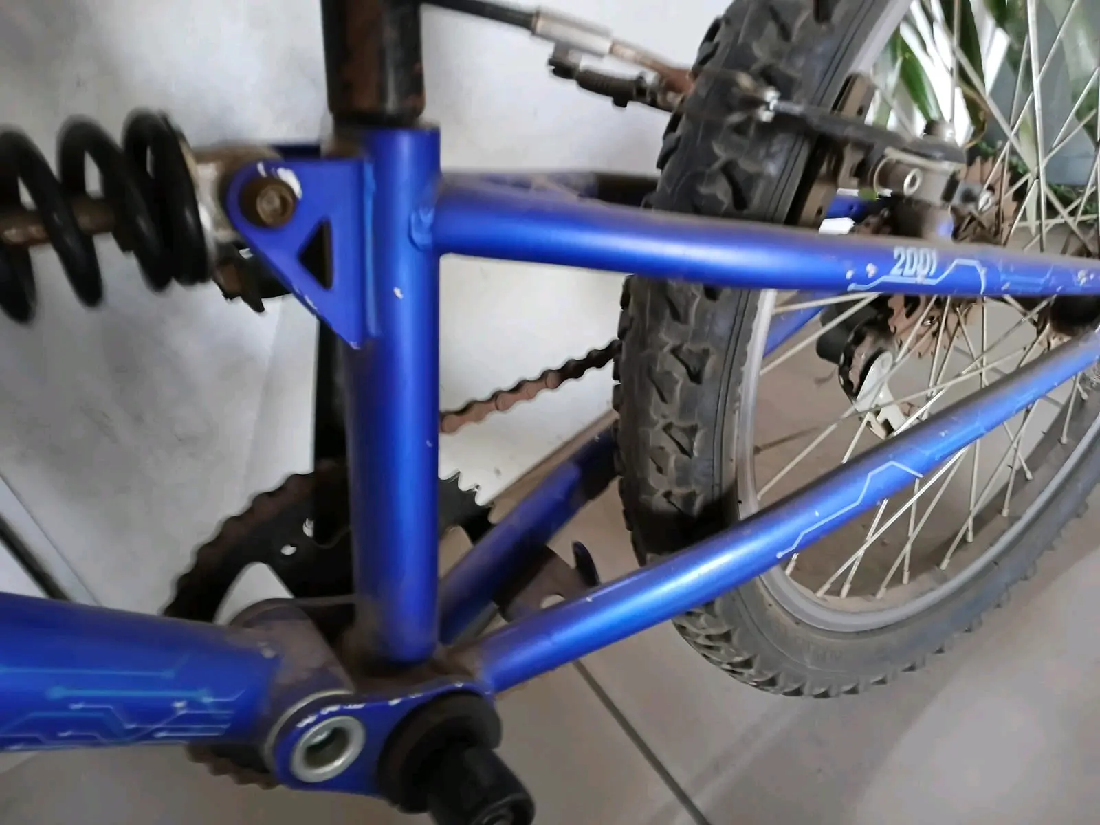 Bicicleta montaña azul - miniatura 3