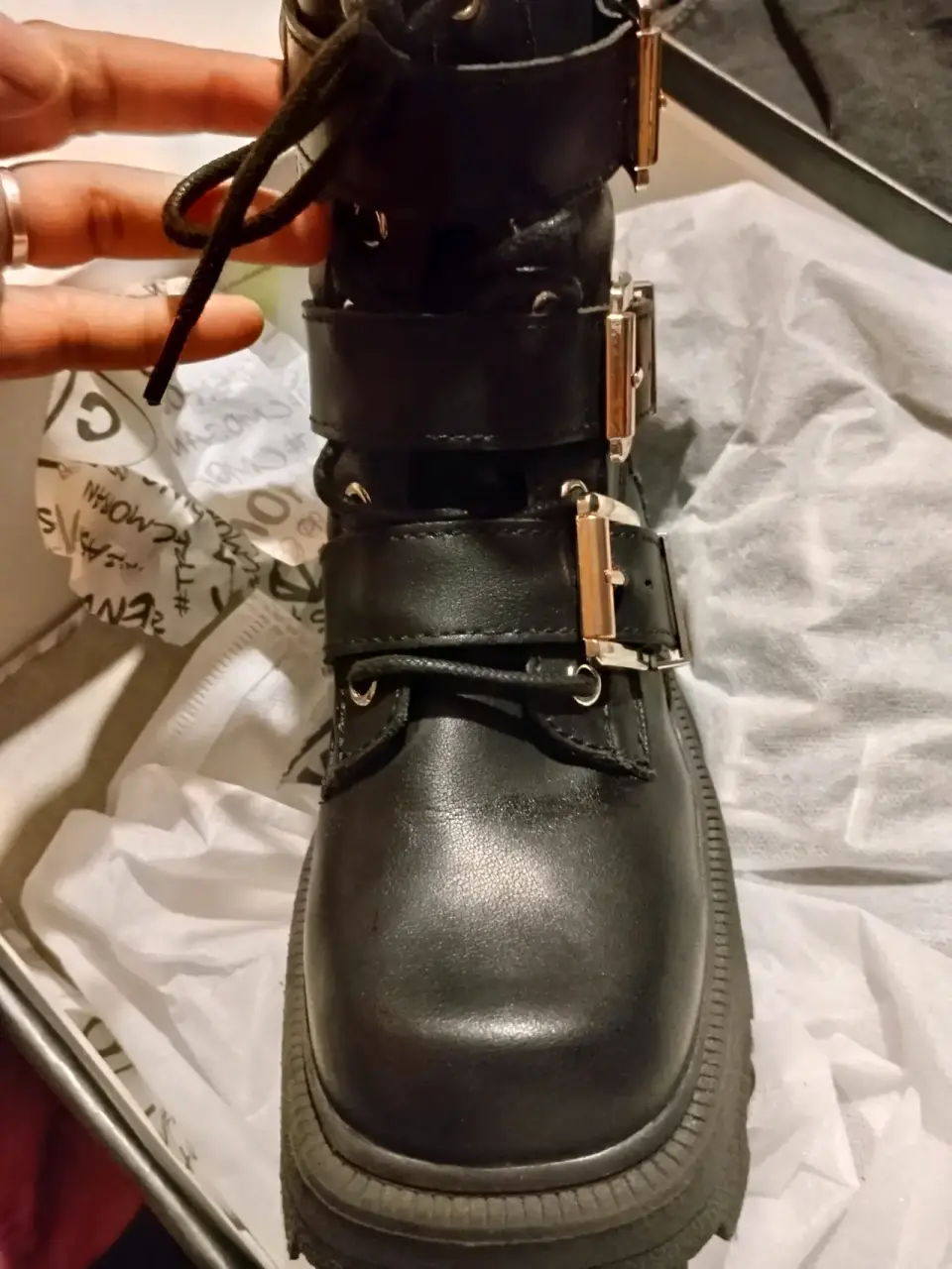 Botines negros de cuero con hebillas - miniatura 2
