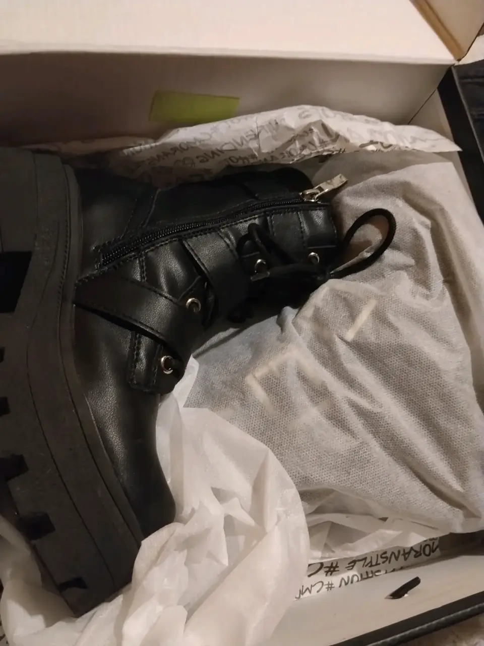 Botines negros de cuero con hebillas - miniatura 3