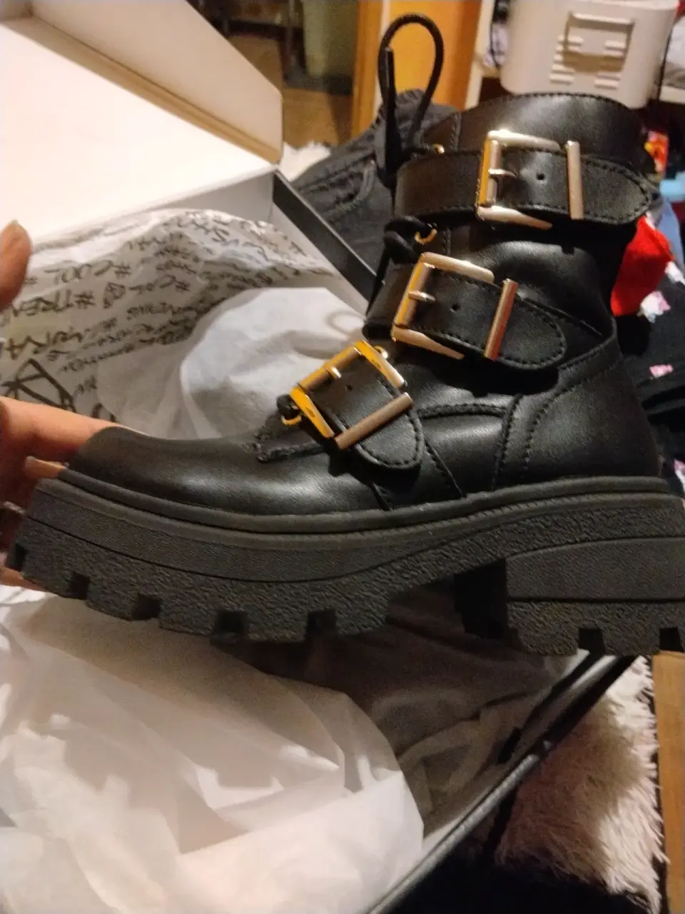 Botines negros de cuero con hebillas - miniatura 4