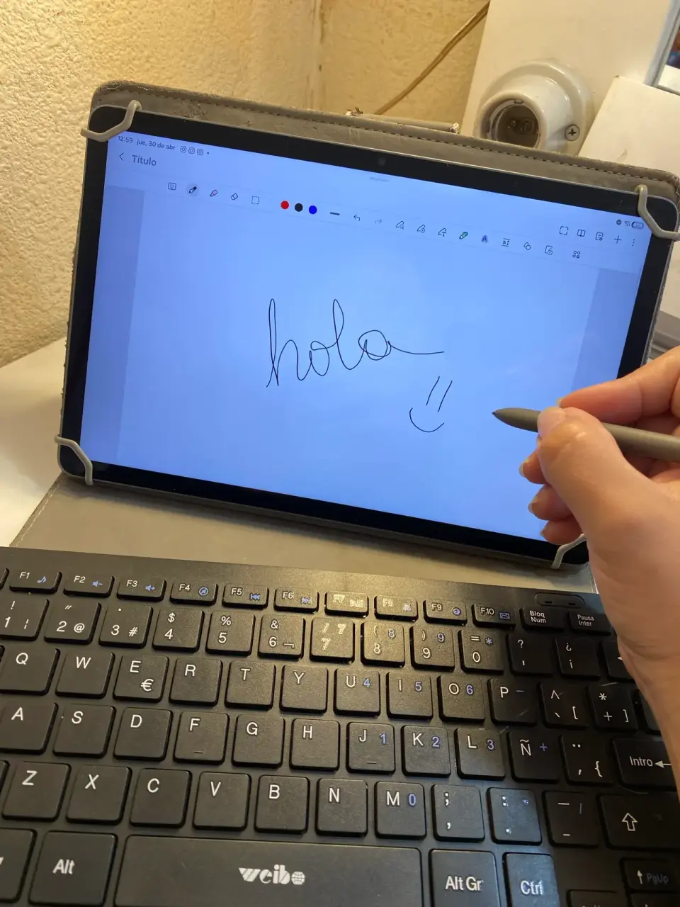 Galaxy Tab S9 FE con teclado y accesorios - miniatura 2