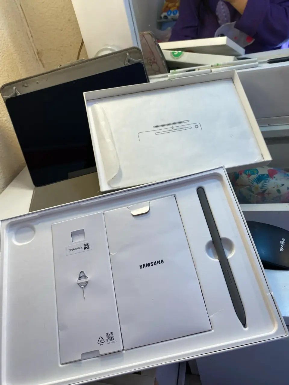 Galaxy Tab S9 FE con teclado y accesorios - miniatura 5