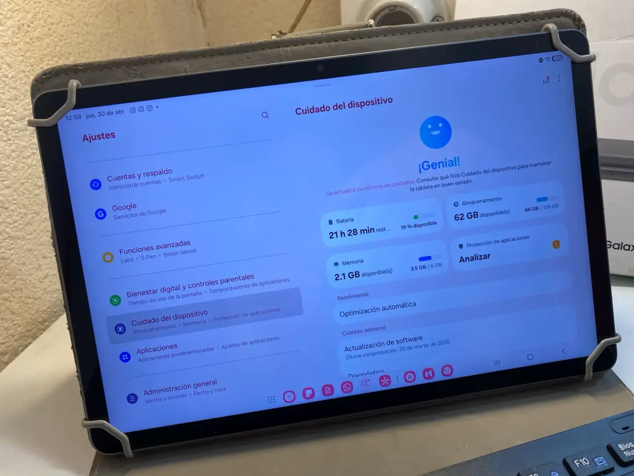 Galaxy Tab S9 FE con teclado y accesorios - miniatura 6