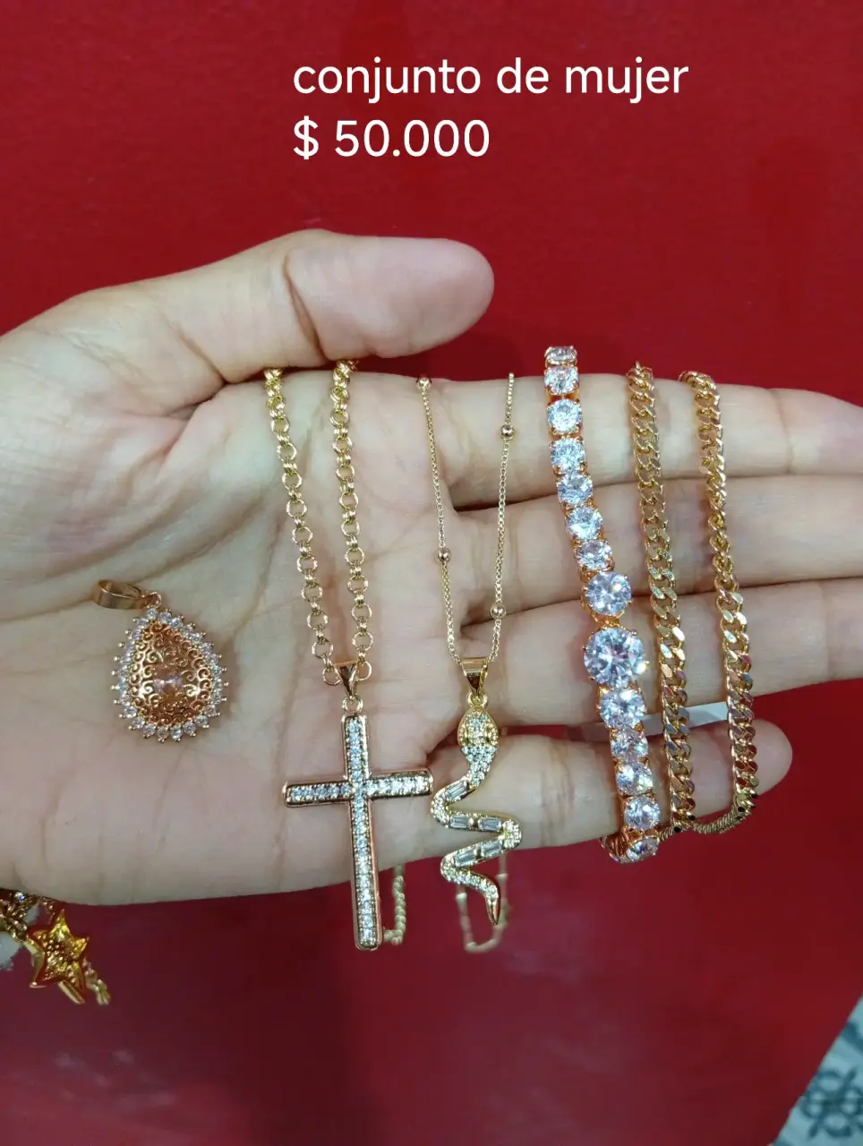 Conjunto de joyas doradas - miniatura 1