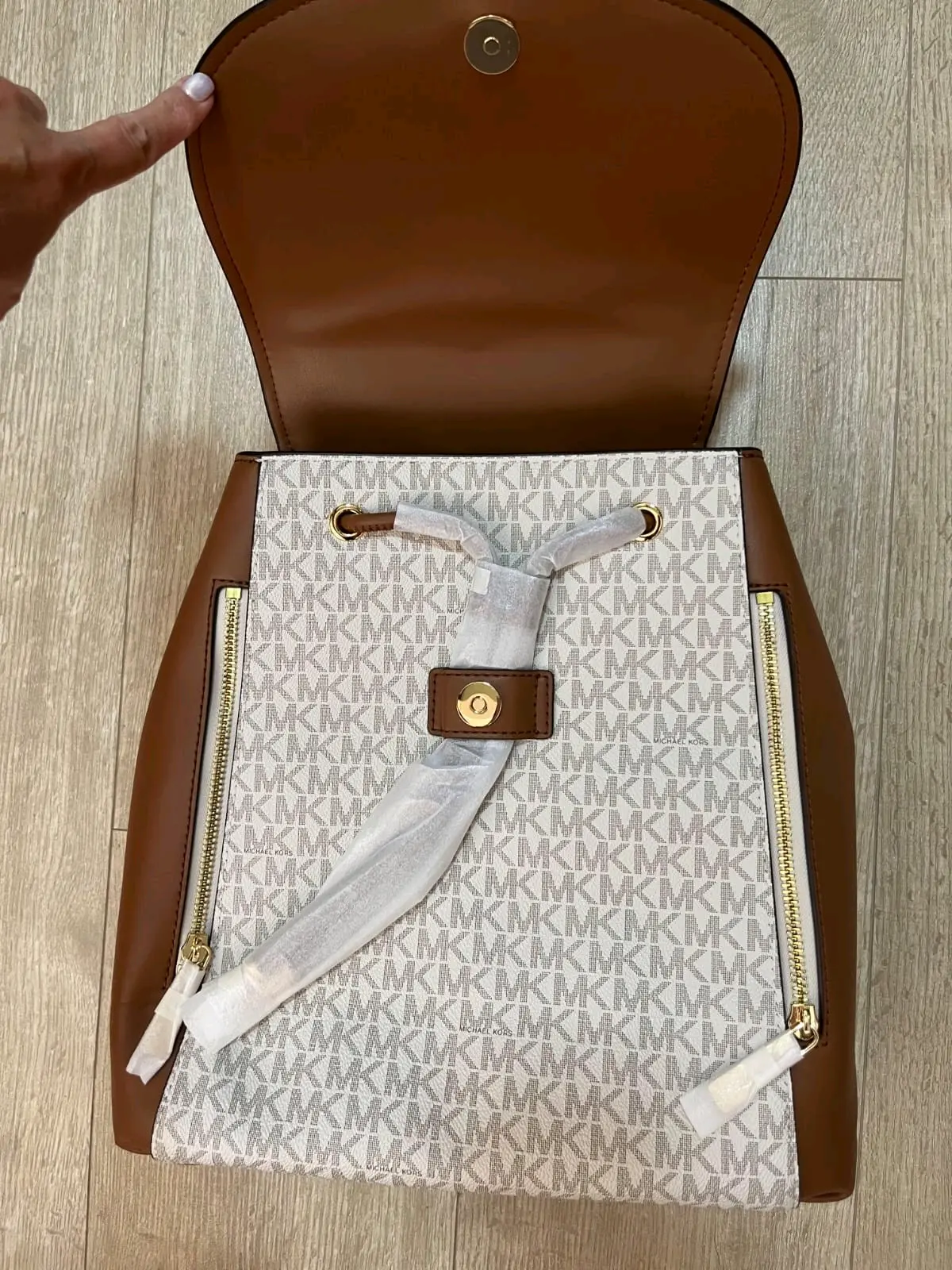 Mochila MK marrón y blanca - miniatura 3