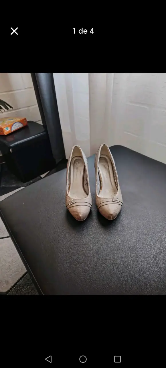 Tacones beige elegantes