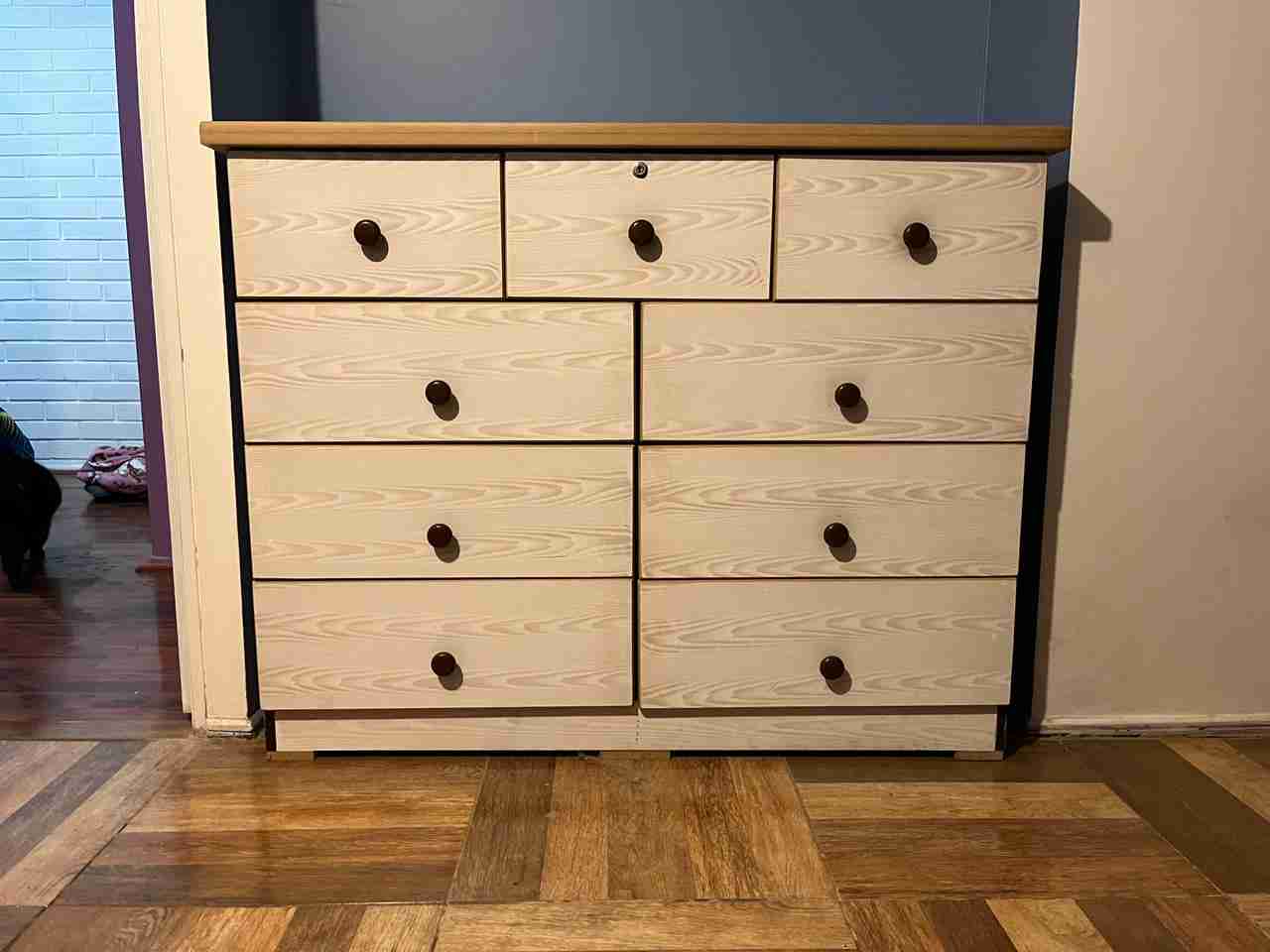 Cómoda de madera clara - miniatura 2