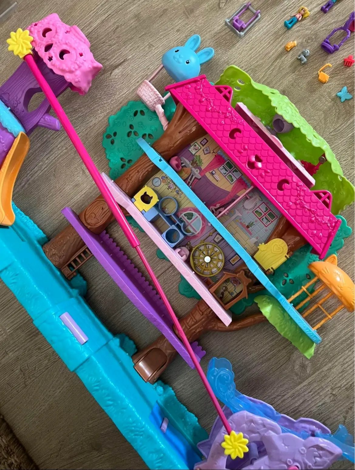 Casa de juegos del Árbol Polly Pocket + accesorios - miniatura 2