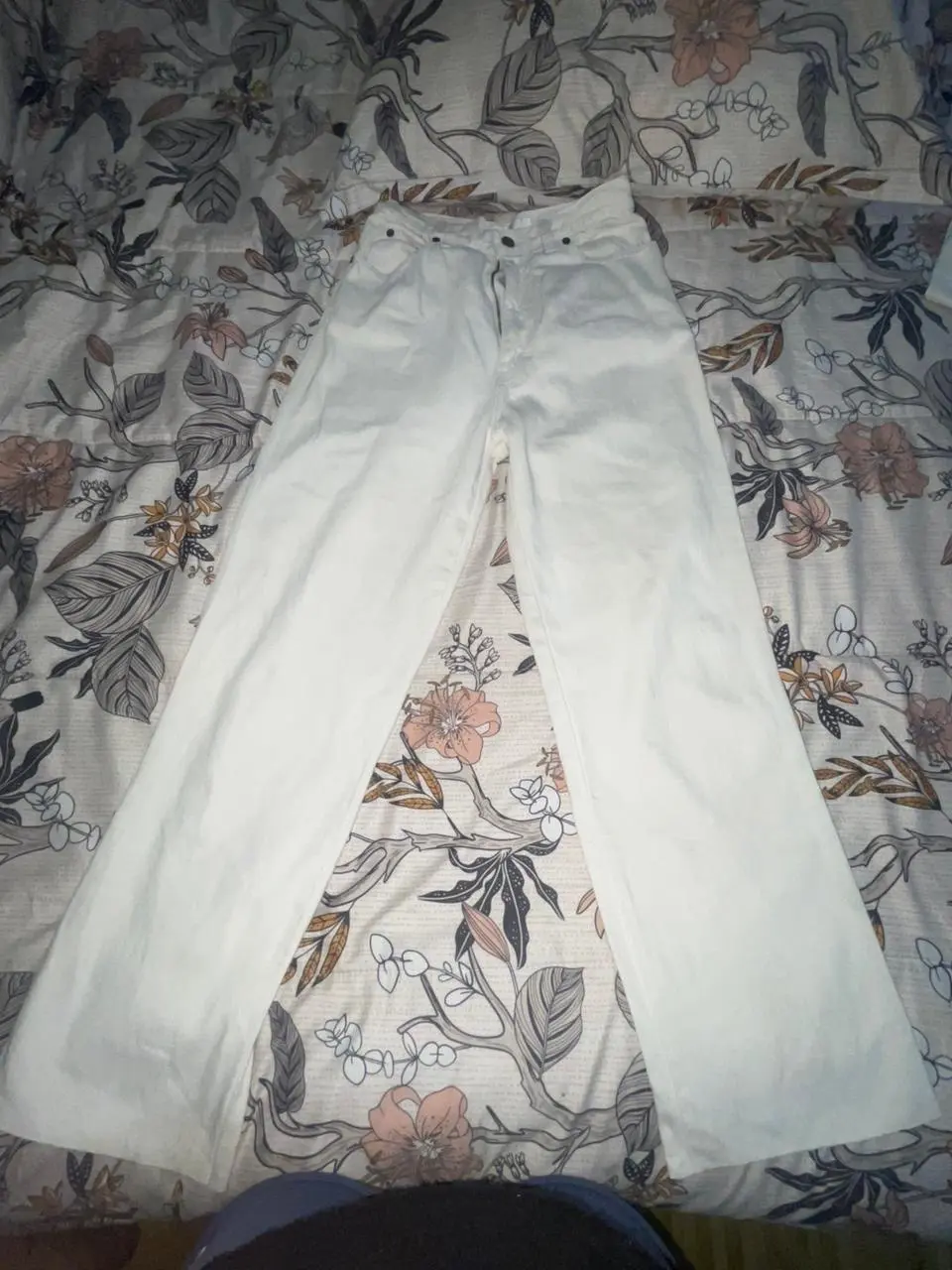 Pantalones blancos de mezclilla - miniatura 1