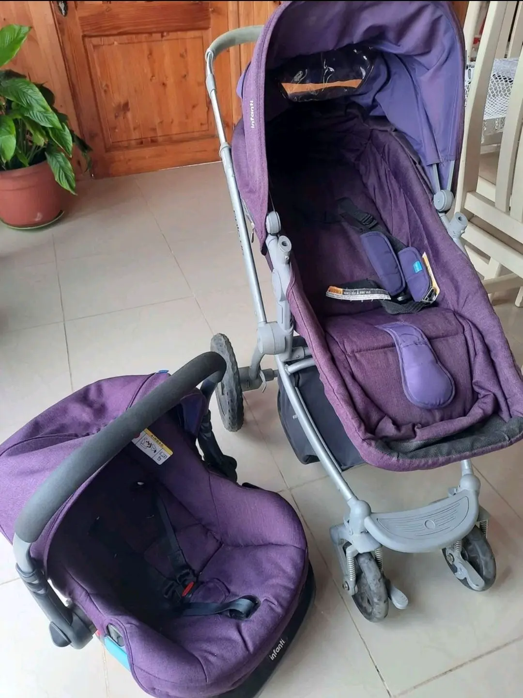 Coche y asiento infantil morados - miniatura 1