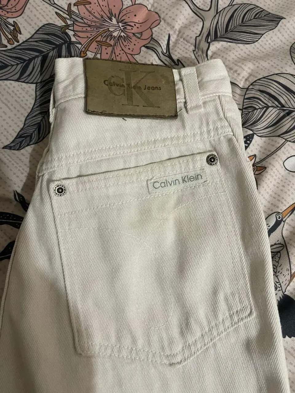 Pantalones blancos de mezclilla - miniatura 2