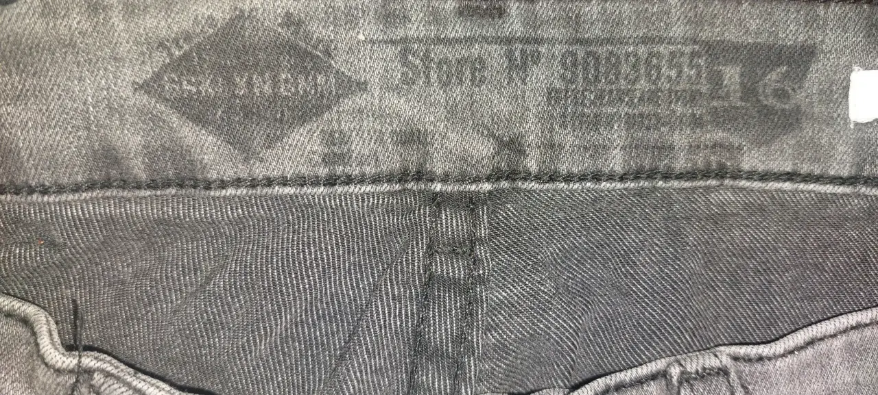 Shorts jeans rasgados  de hombre - miniatura 3