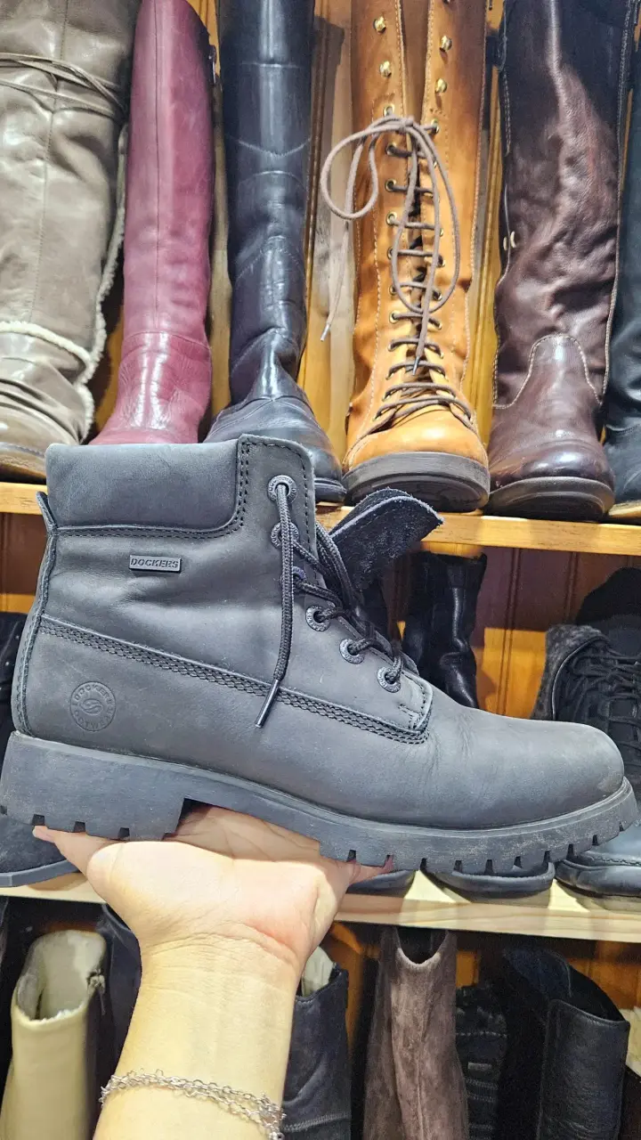 Botas negras tipo outdoor talla 39 - miniatura 1