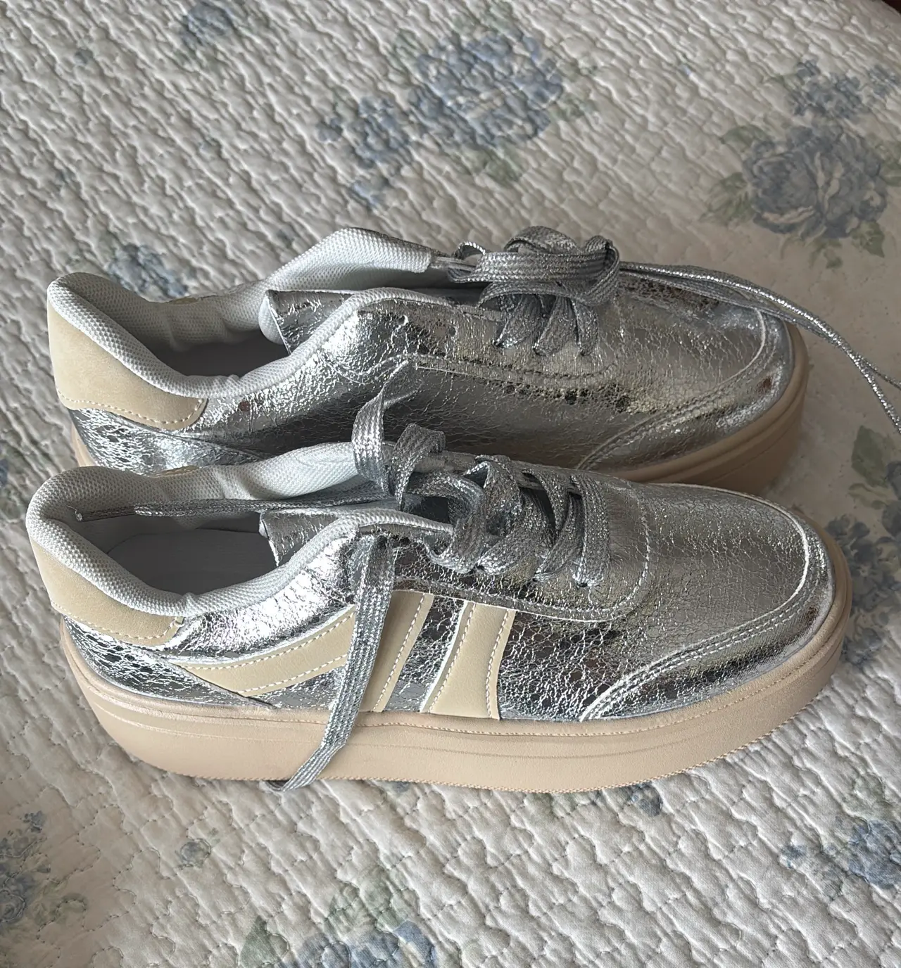 Zapatillas plateadas con plataforma
