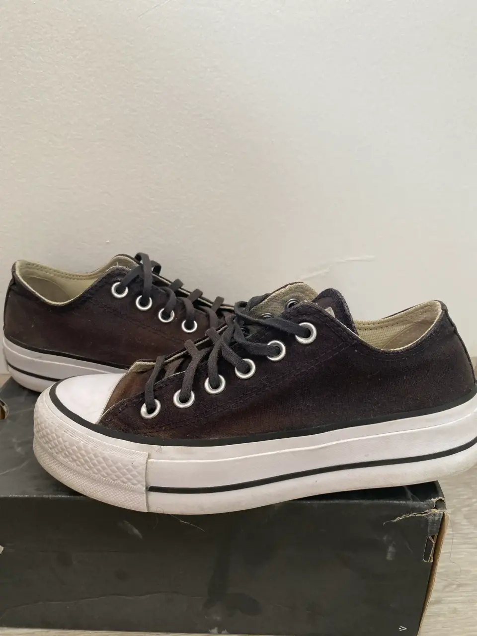 converse con leve destiño - miniatura 1