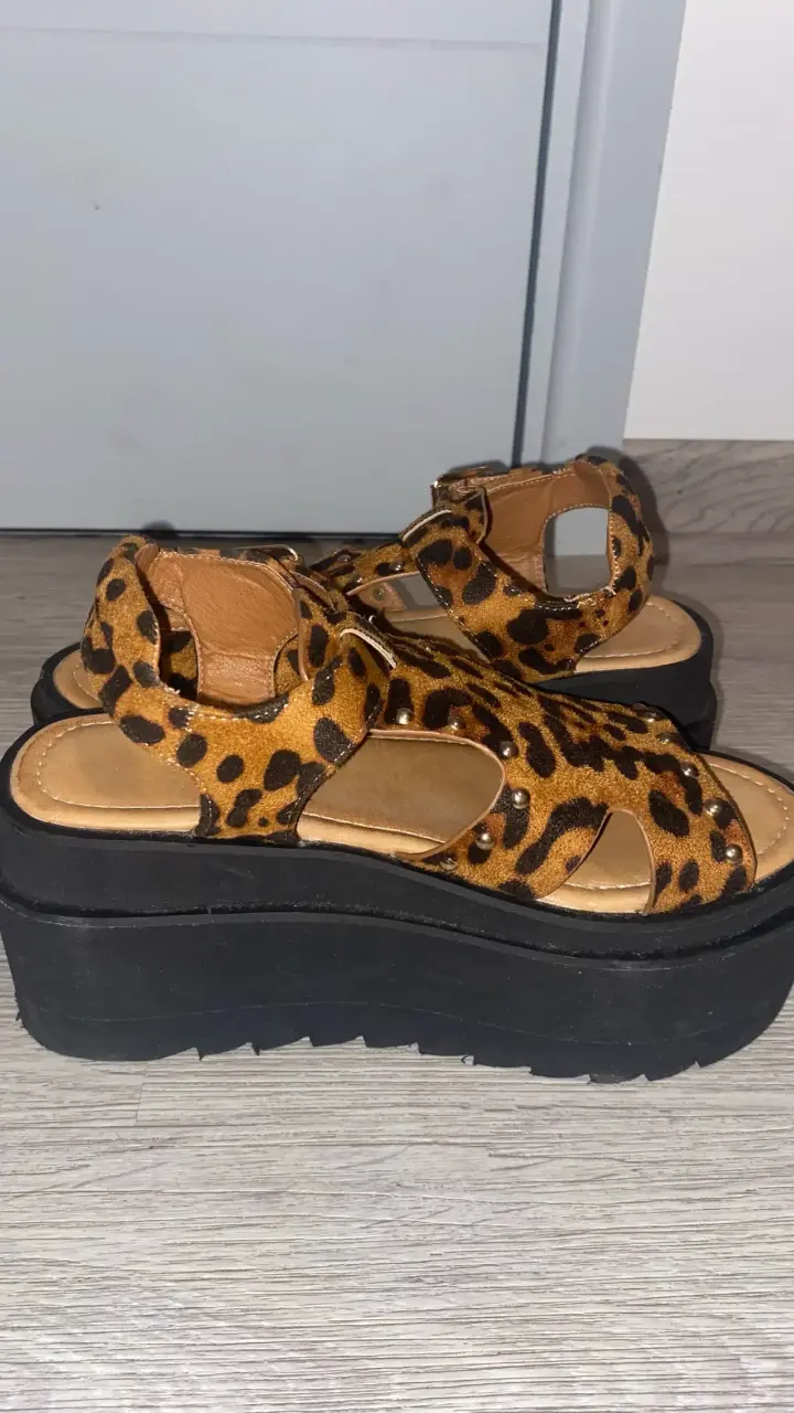 Sandalias con plataformas - miniatura 1