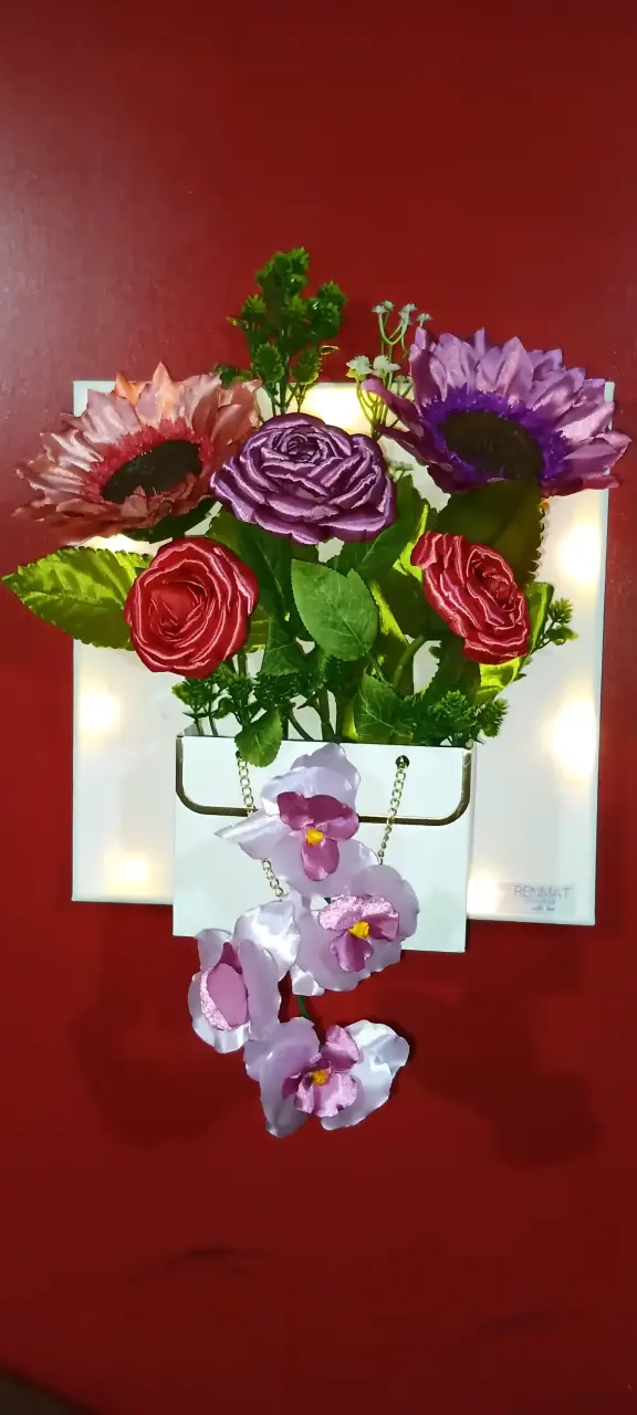 Cuadro decorativo con flores y luces - miniatura 3