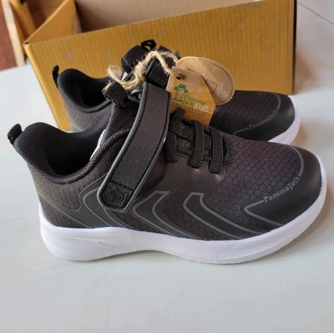 Zapatillas negras para niño