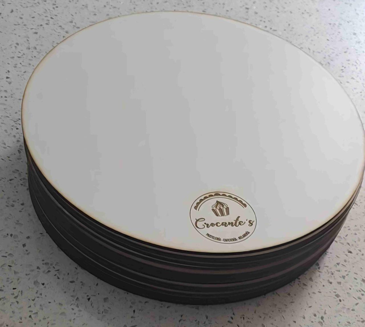 Base para torta y logo