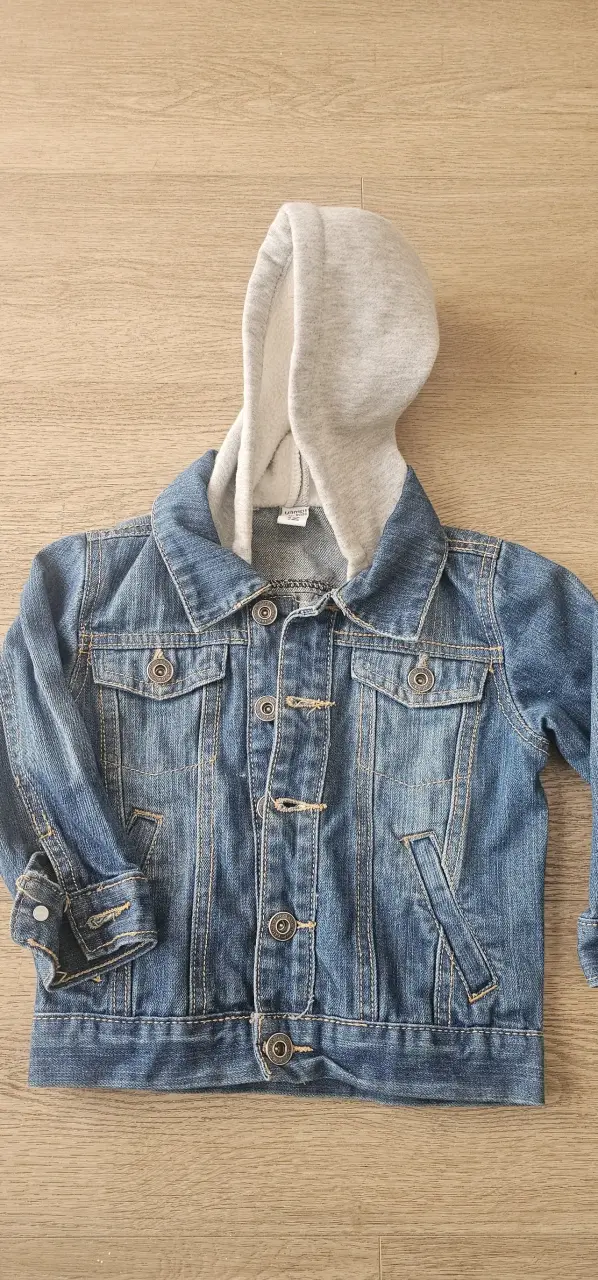 Chaqueta de mezclilla con capucha