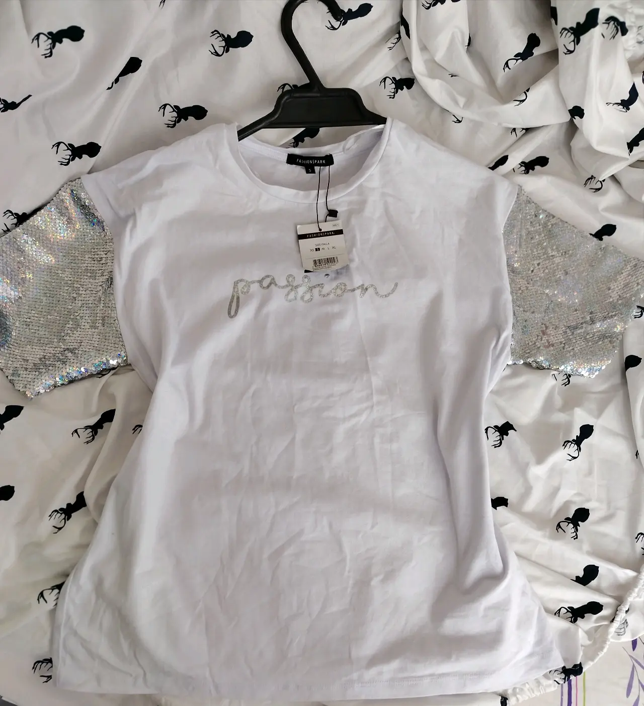 Polera blanca con lentejuelas - miniatura 1