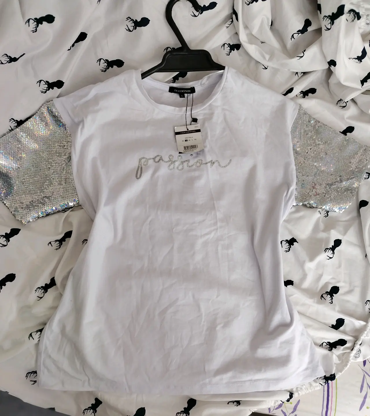 Polera blanca con lentejuelas - miniatura 2