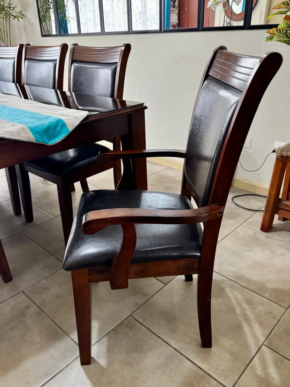 Comedor de madera con 6 sillas 2 sitiales - miniatura 4