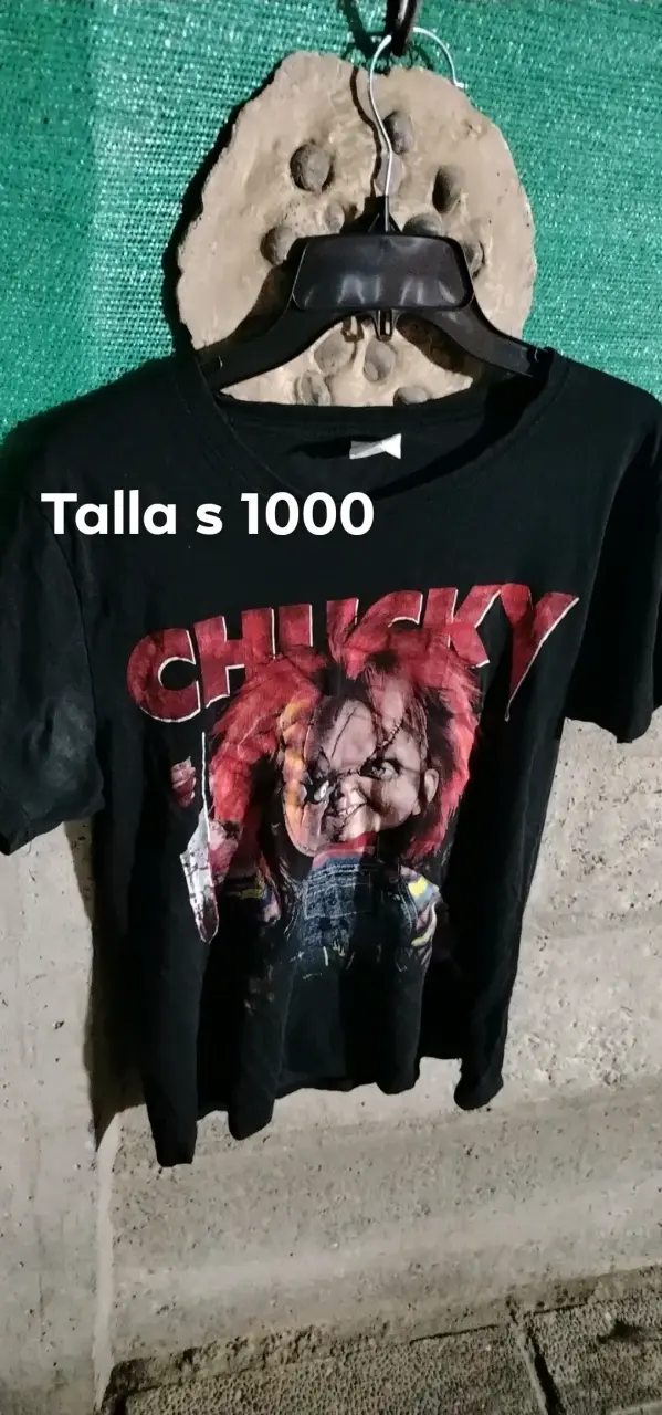 Polera negra con diseño - miniatura 2